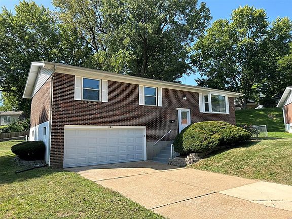 2nd image of 106 Seville Ct