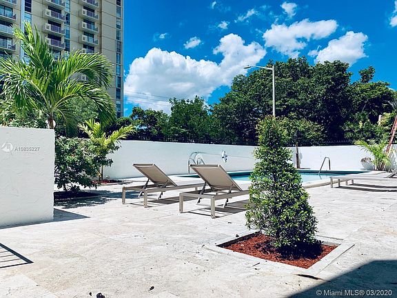 3rd image of 2345 NE 135th St #206