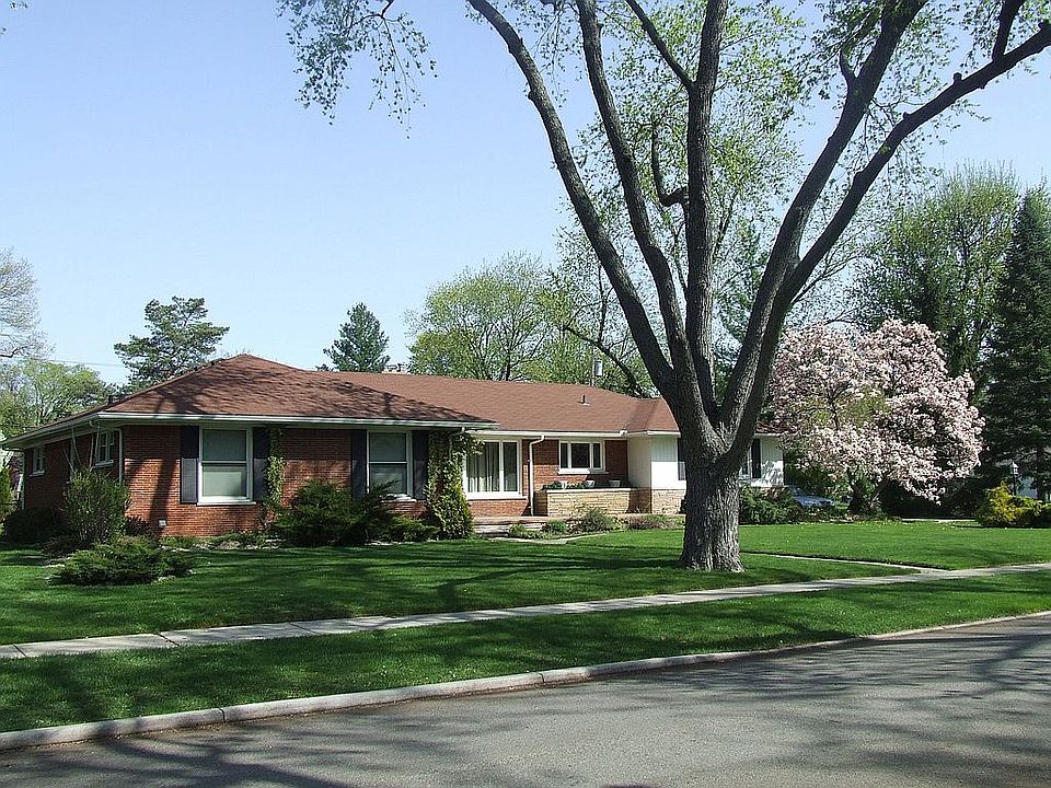 2nd image of 1904 Cedar Hill Dr