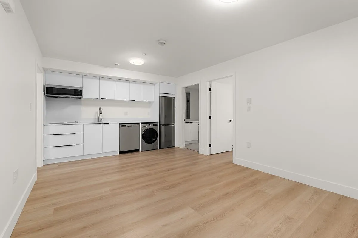 2 bed, 575 sqft, $2,350 — Photo 1