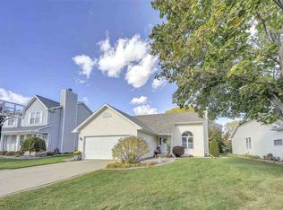 2009 E Baraboo Cir, De Pere, WI 54115