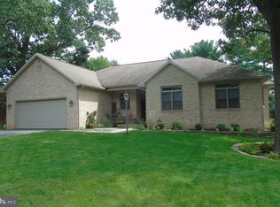 5976 Fairway Dr W, Fayetteville, PA 17222