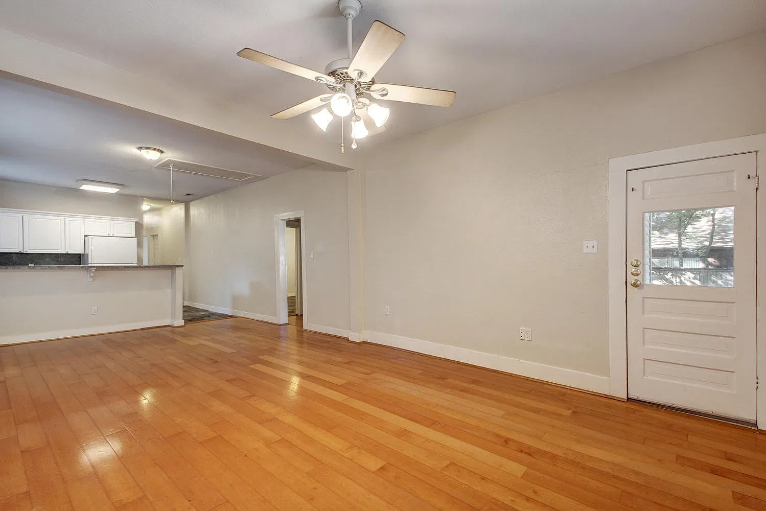 4 bed, 1400 sqft, $3,200 — Photo 3
