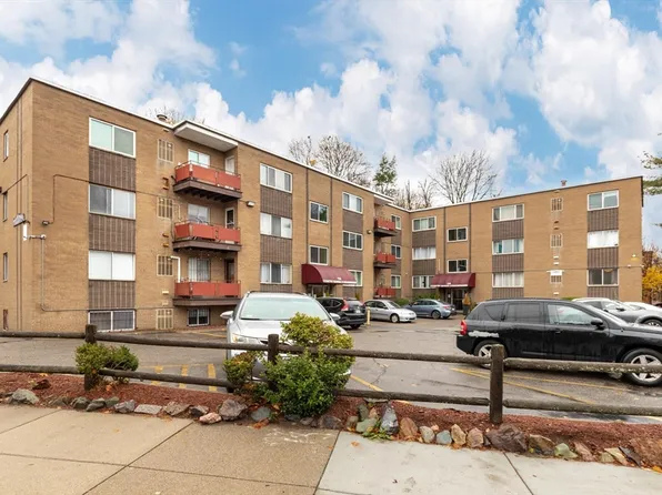 120 Bradlee St APT 5, Hyde Park, MA 02136