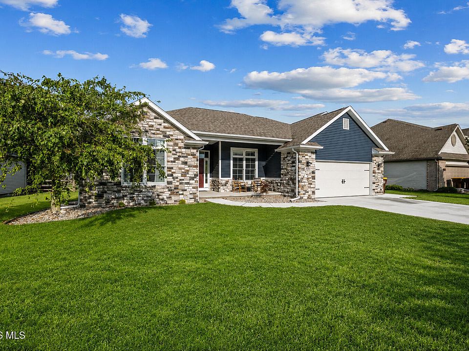 1st image of 305 Ridgepoint Cir
