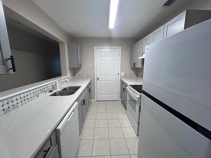 3 bed, 2.0 bath, 1292 sqft, $1,595 — Photo 4
