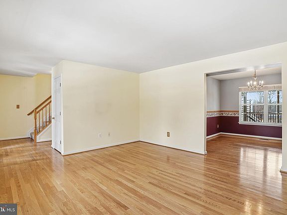 4th image of 562 Whitney Rd