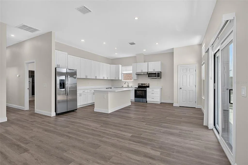 2 bed, 2.0 bath, 1500 sqft, $3,000 — Photo 2