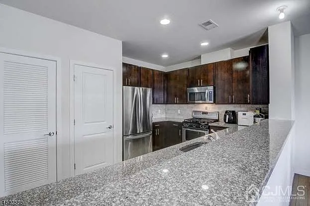 331 Pond Ln — Photo 66