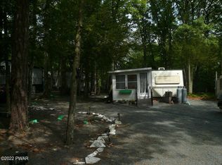 4722 Crow Ln, Shohola, PA 18458