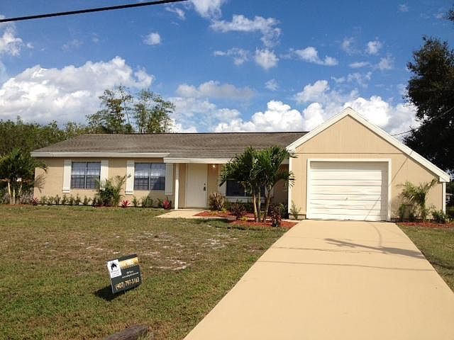 1st image of 443 SE Whitmore Drive