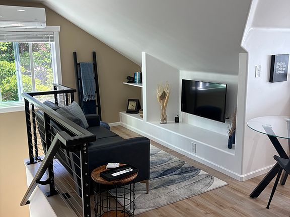 2nd image of 467 Solana Real #1A