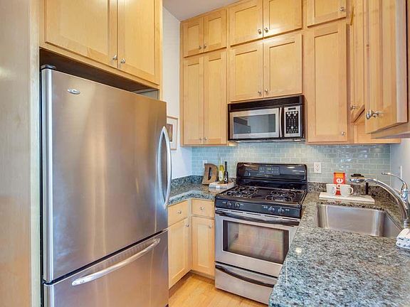 4th image of 174 Connecticut St #1