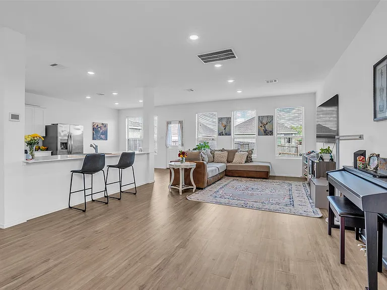 6304 Arcadia Sound Ln — Photo 4