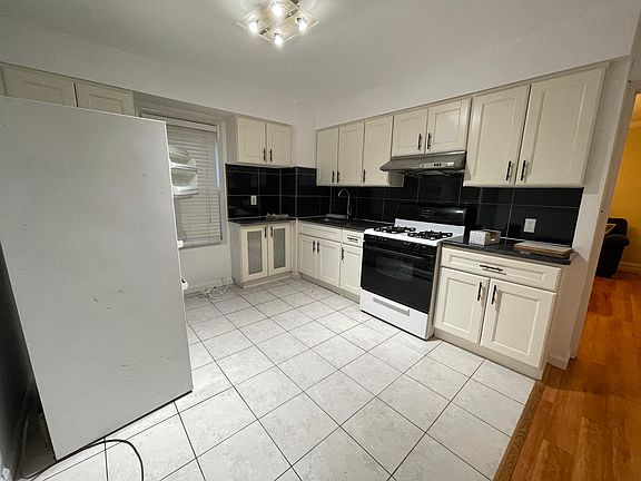 3rd image of 1859 E 18th St Floor 2