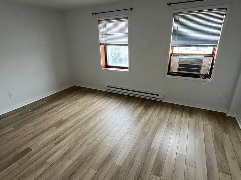 424 N Main St — Photo 14