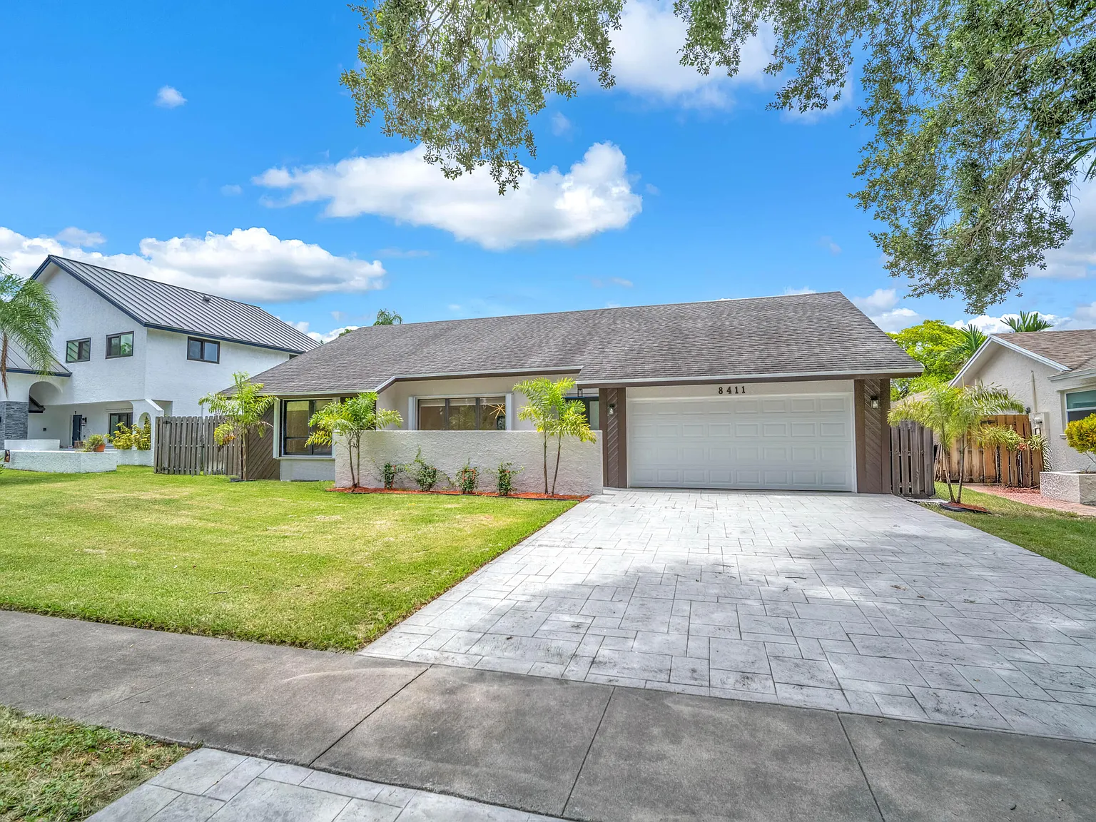 3 bed, 2.0 bath, 1939 sqft, $6,200 — Photo 3