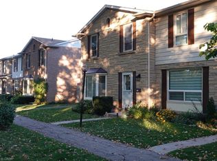 5475 Lakeshore Rd #9, Burlington, ON L7L1E1