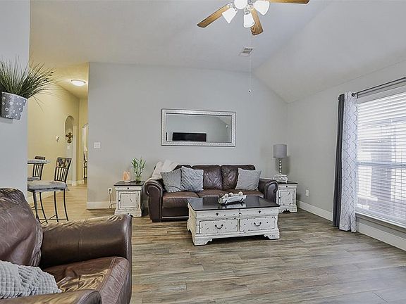 5th image of 15918 Collinsville Dr