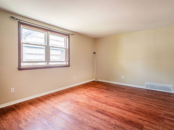 5th image of 578 Taunton Pl APT 1