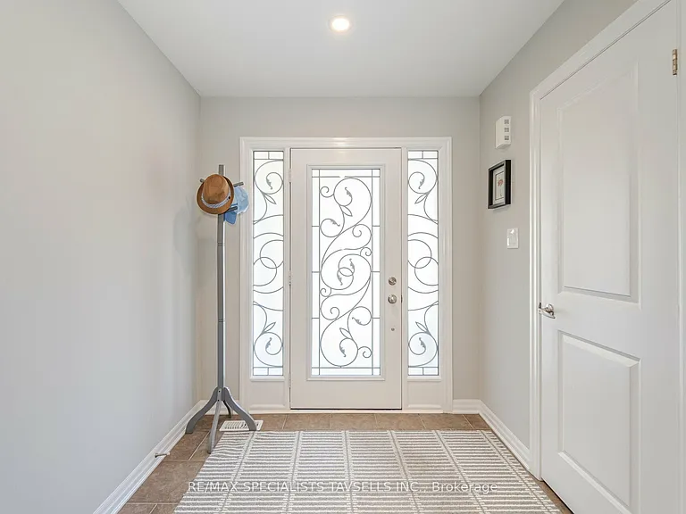 13 Lothbury Dr — Photo 4
