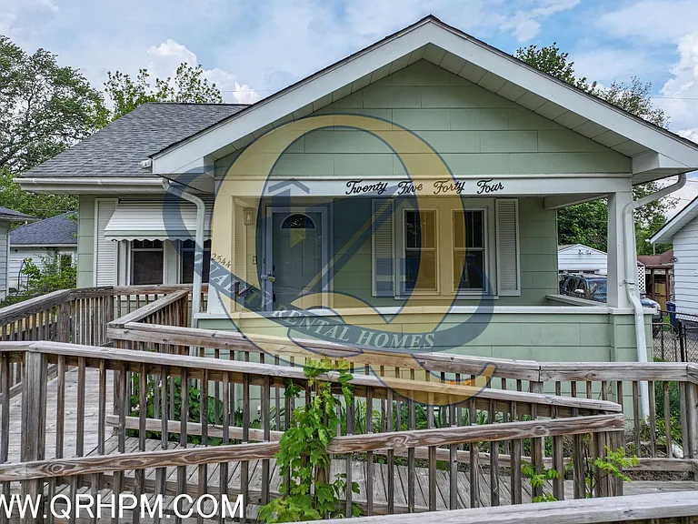 2544 Tyrone St — Photo 4