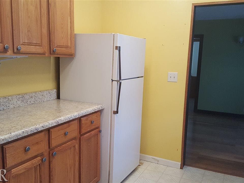 2nd image of 417 NW Main St