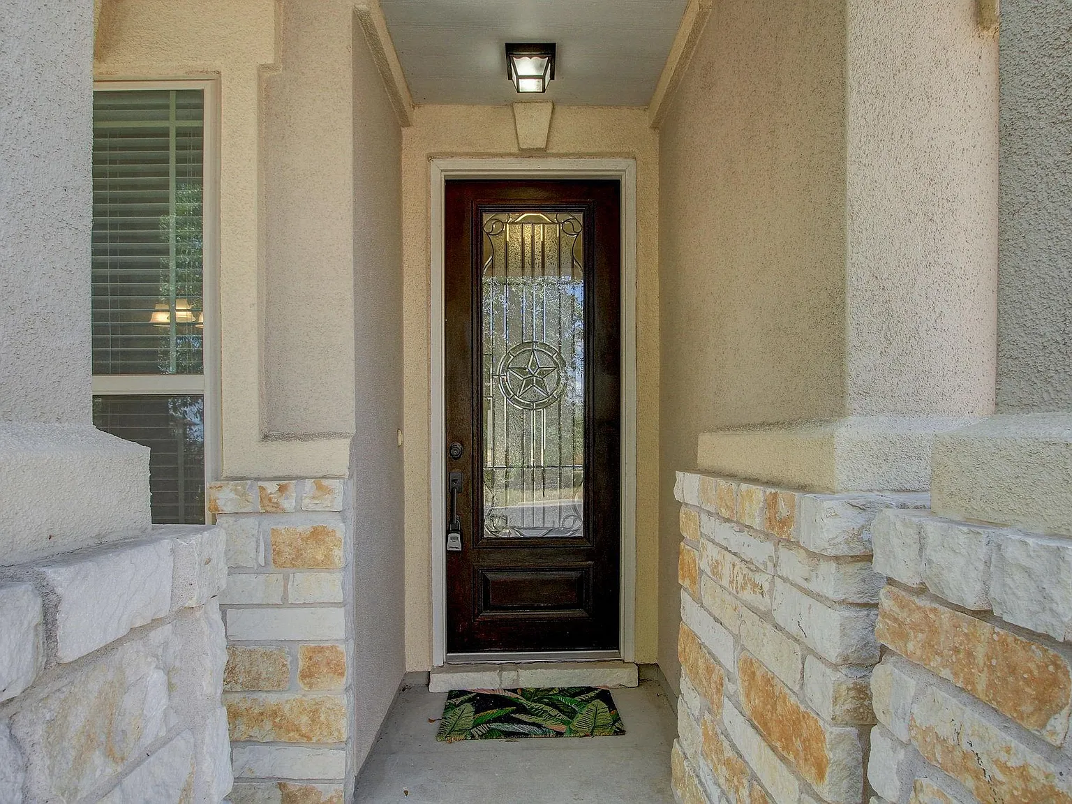 4 bed, 2.5 bath, 2574 sqft, $3,000 — Photo 4