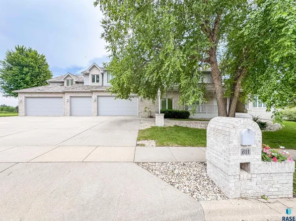 611 E 61st St, Sioux Falls, SD 57108
