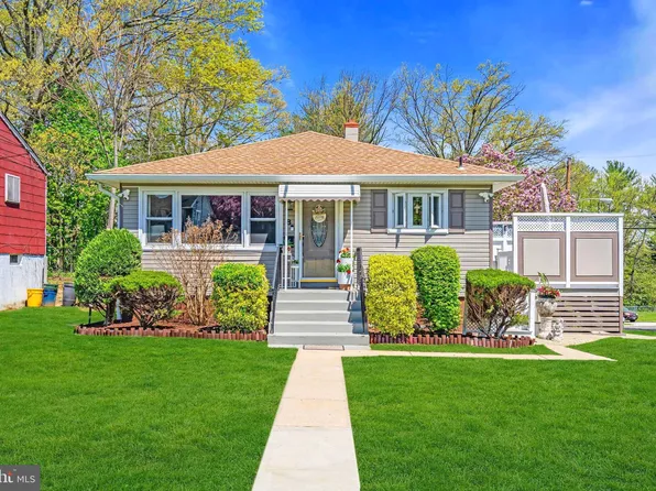 8 Rocky Brook Ct, Hightstown, NJ 08520