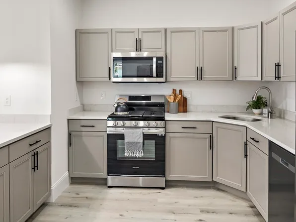 8 Oakhurst St #1, Dorchester Center, MA 02124