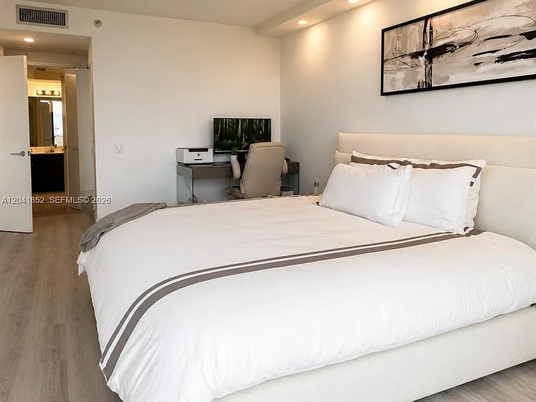 3640 Yacht Club Dr #502 — Photo 18