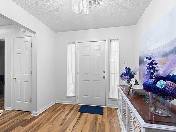 5th image of 35 Pine Ridge Ln