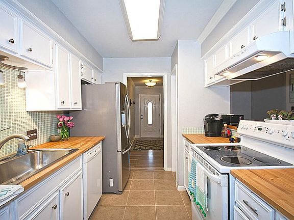 View of kitchen from the breakfast room all the way to the front door. Now that you are INVITED in, let;s show you the rest of the house!