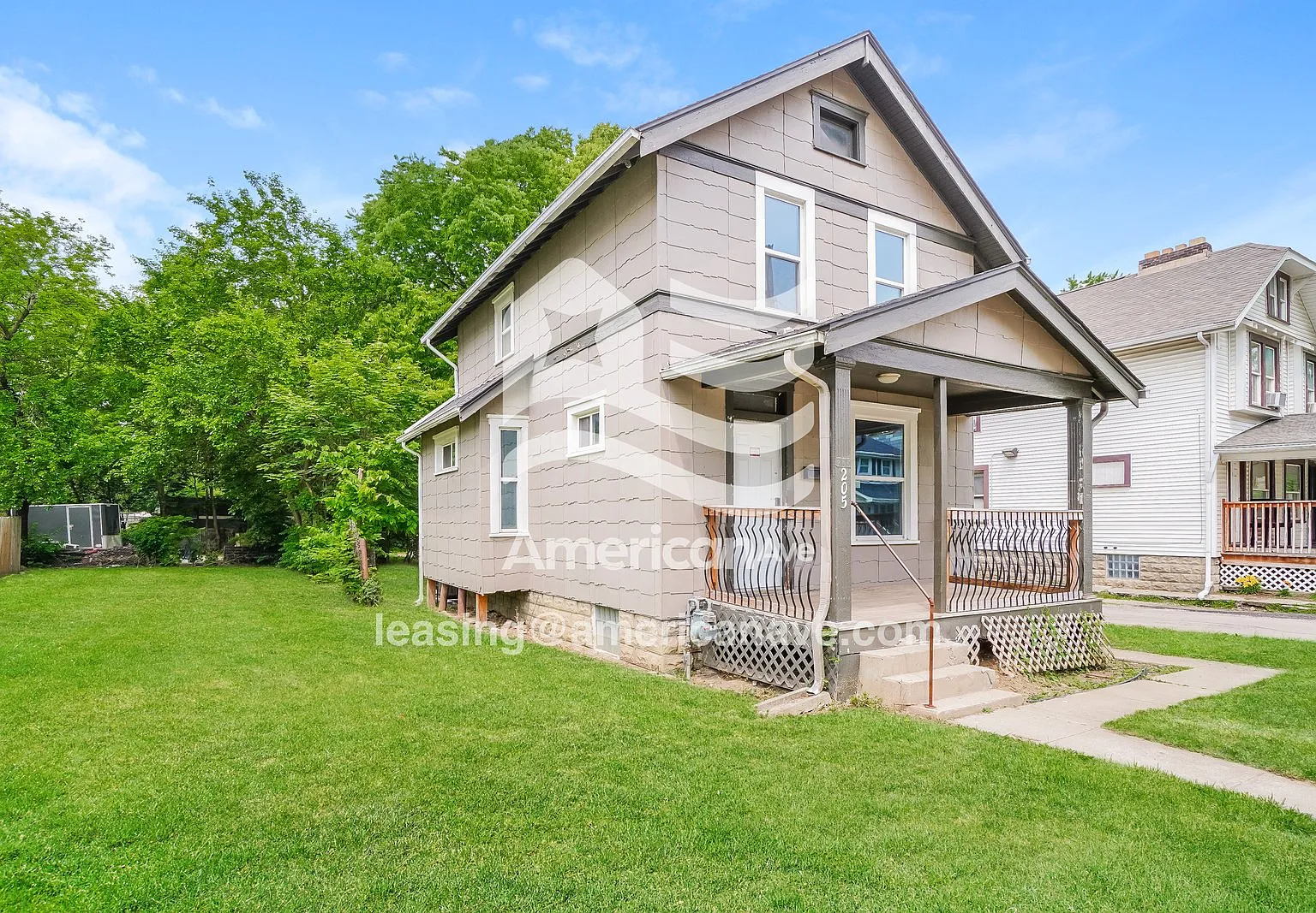 2 bed, 1.0 bath, 1022 sqft, $1,114 — Photo 2