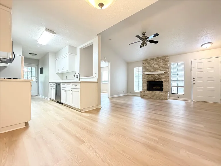 1915 Margalene Way #B — Photo 1