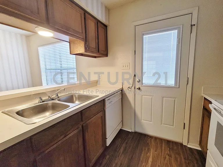 929 W Hickory St #A-8 — Photo 7