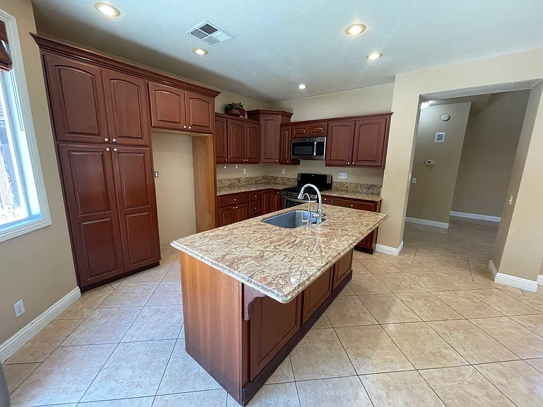 7832 Danner Ct — Photo 2