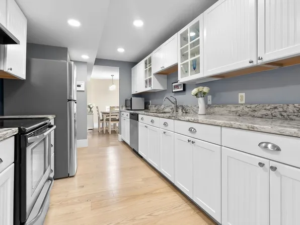 1 Loring Ave APT 212, Swampscott, MA 01907