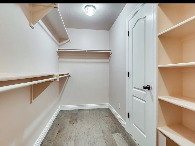 3900 Lockhart Dr — Photo 10