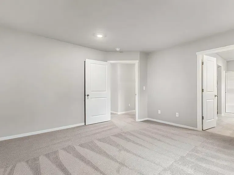 1561 SW Fielder Pl — Photo 3
