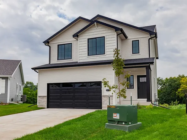 4271 Grover Woods Ln, Des Moines, IA 50317