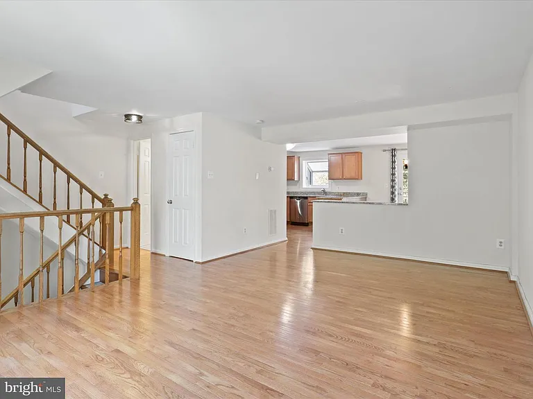6502 Coachleigh Way — Photo 8