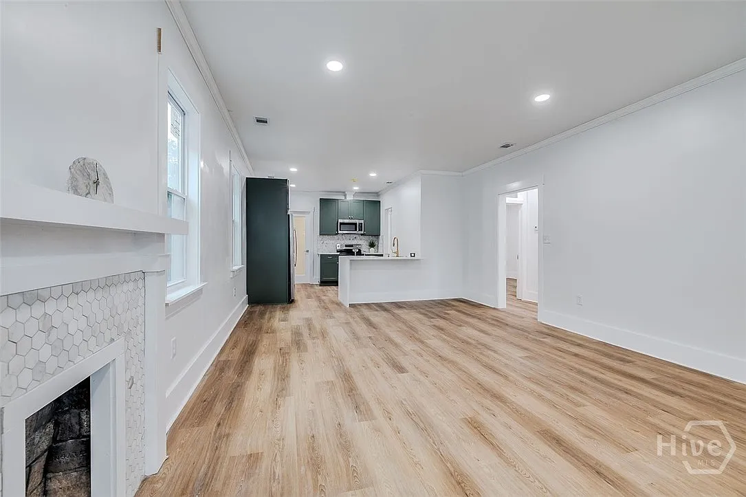 2 bed, 1.0 bath, 1012 sqft, $2,400 — Photo 4