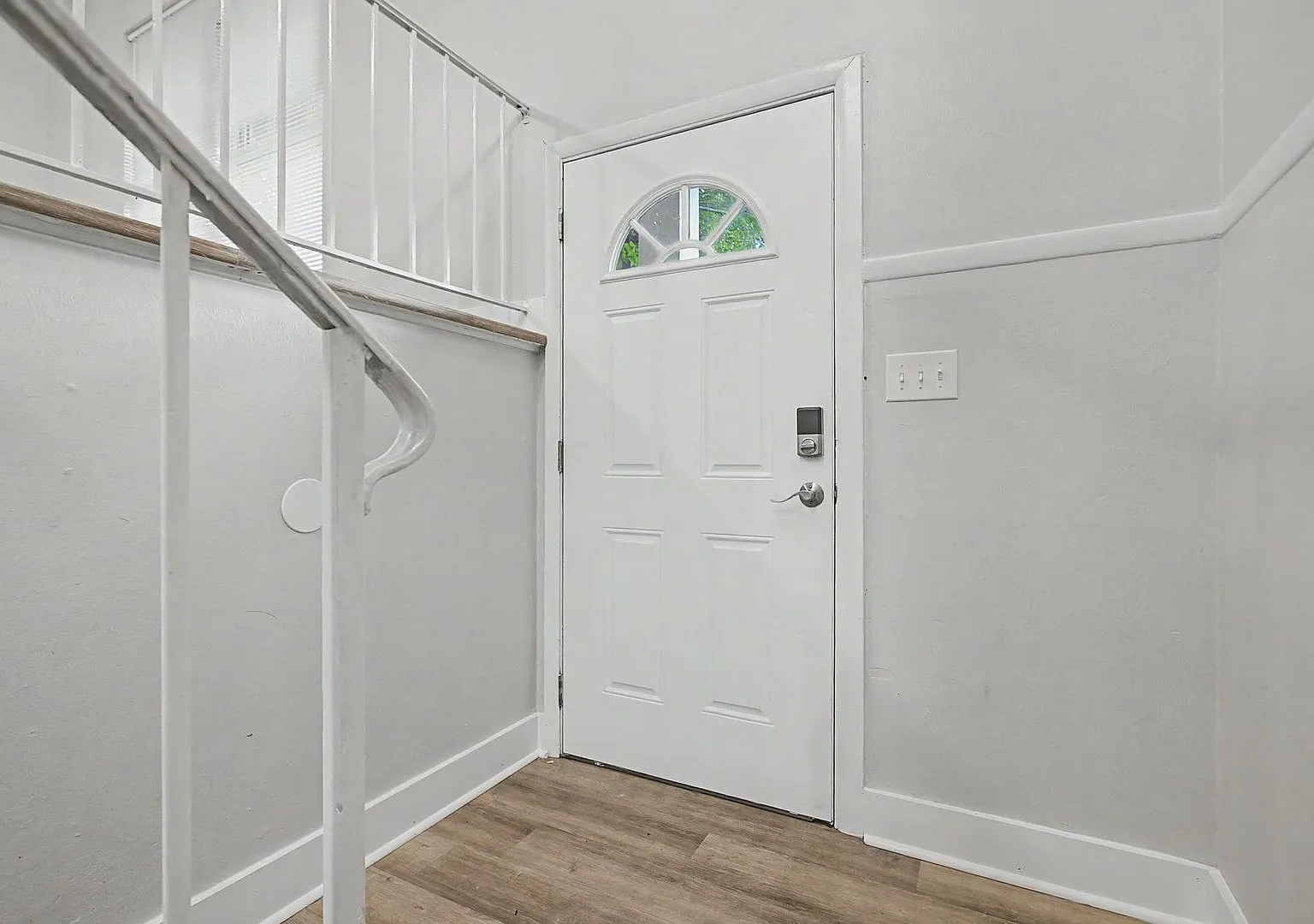 Large Renovated Home In Town — Photo 3