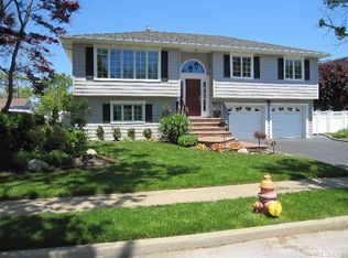 17 Shoreham Rd, Massapequa, NY 11758