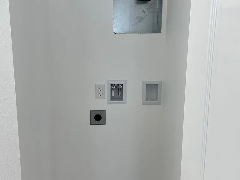 Crestwood Way — Photo 2