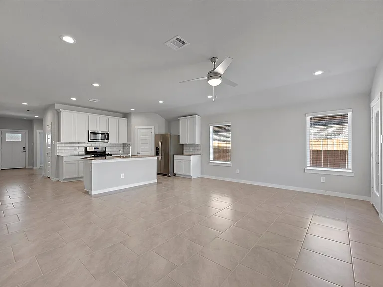3335 Silverton Dr — Photo 12