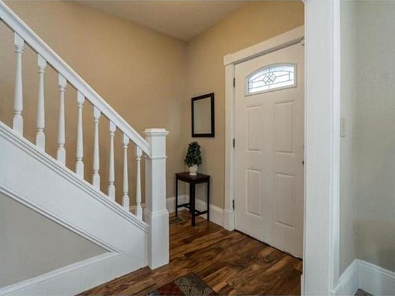 5th image of 663 Orange Ave E