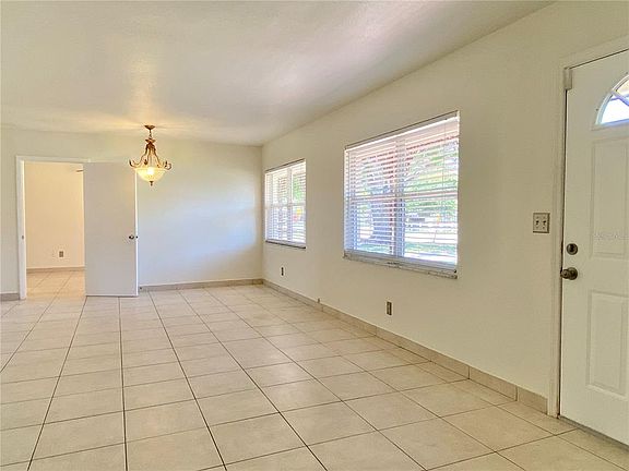 4th image of 7306 Kingsbury Cir